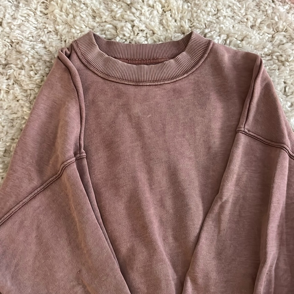 American Eagle Oversized Mauve/Rose Colored Crewneck